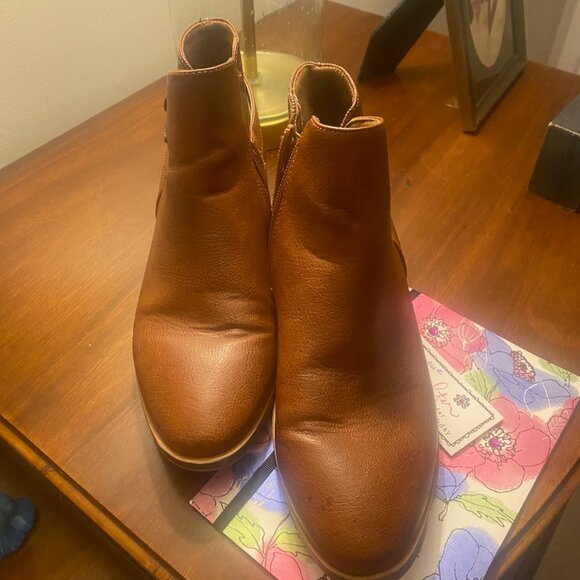 Stylish Brown Booties - Picture 2 of 16